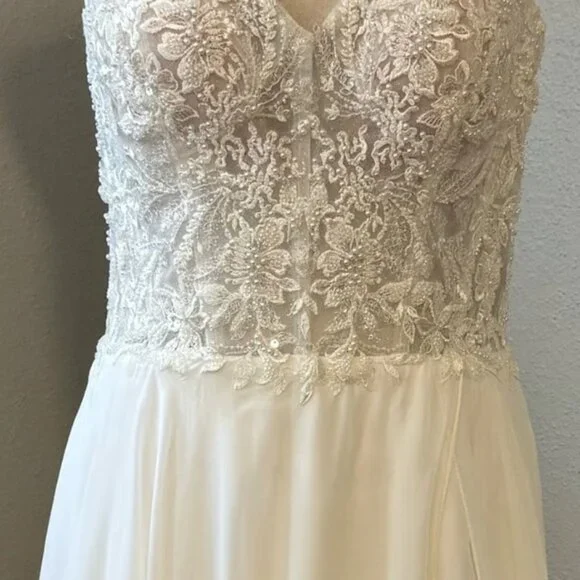Enchanting by Mon Cheri Wedding Dress with Slit Size 6 A-line - Picture 9 of 10